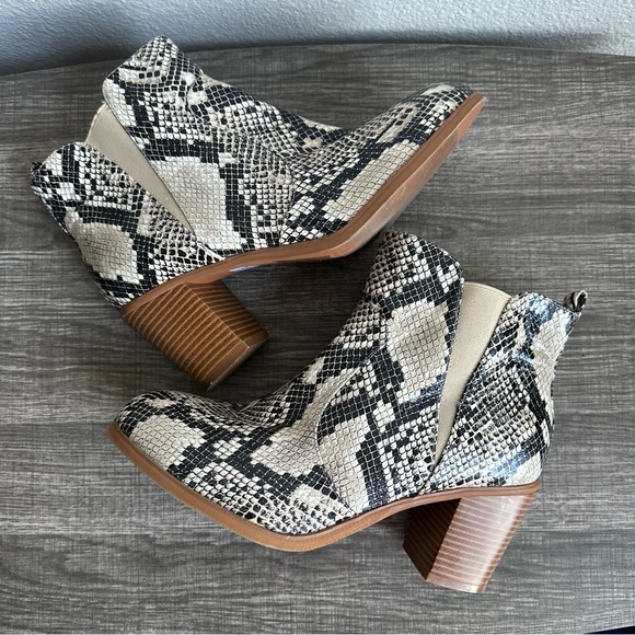 Torrid Snake Print Western Ankle Bootie With Heel Women‘s Size 10.5 - Picture 2 of 9